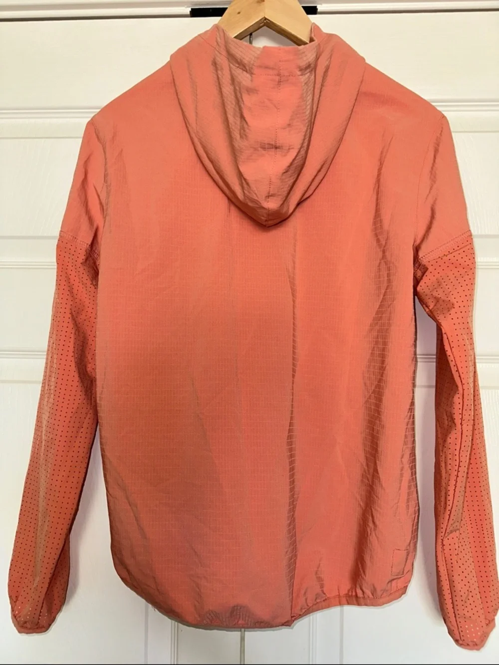 Vuori Stonesteps Hooded Windbreaker Jacket in Sunset, size Small EUC - Picture 4 of 13